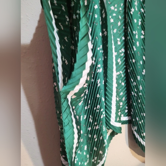 Banana Republic Silky Green Floral Accordion Style Kimono, OSFM - Picture 4 of 6